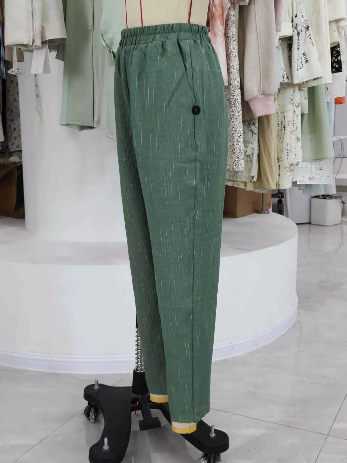Loose Fit Cropped Pants