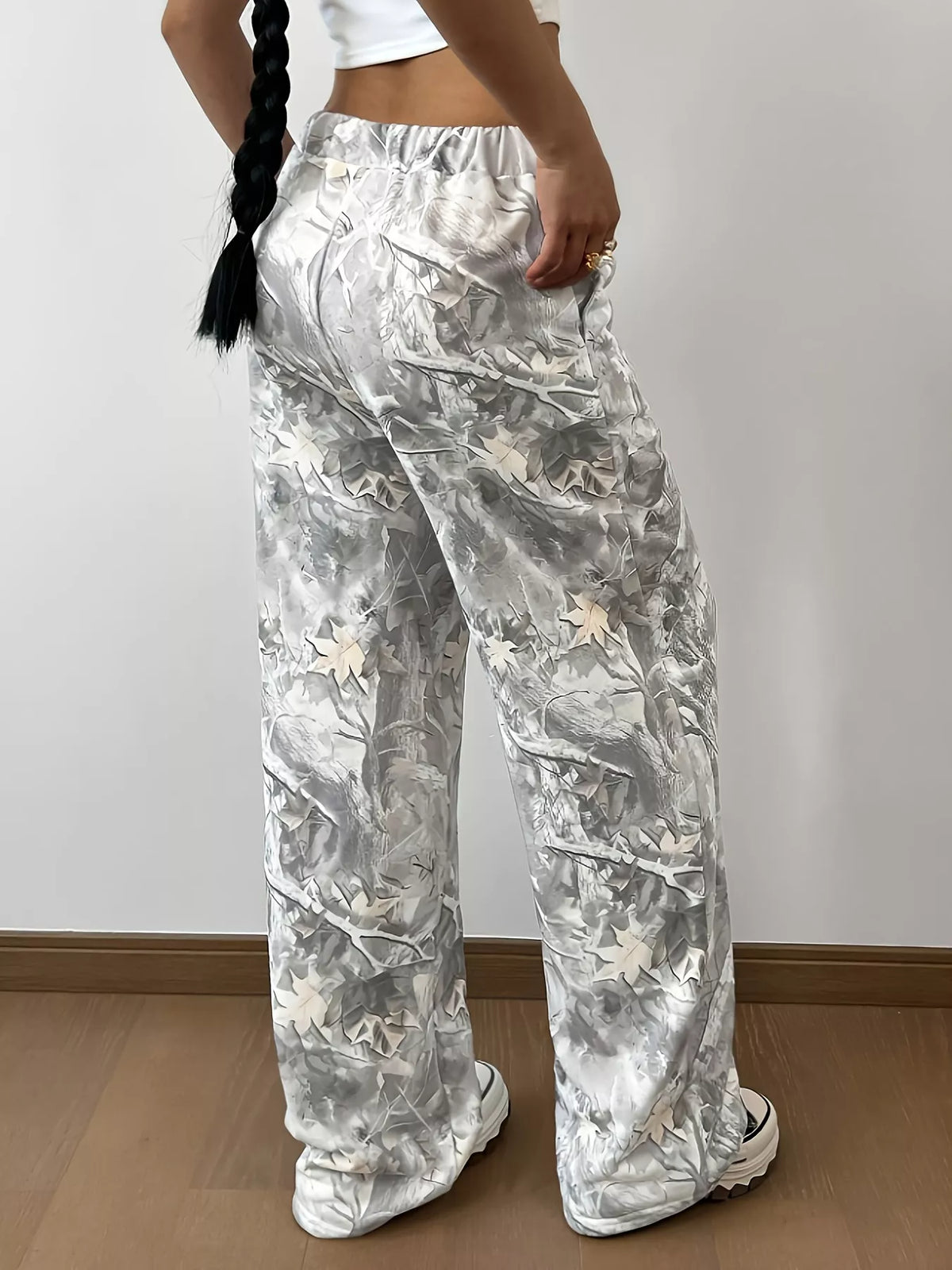 Printed Wide-Leg Pants in Light Gray