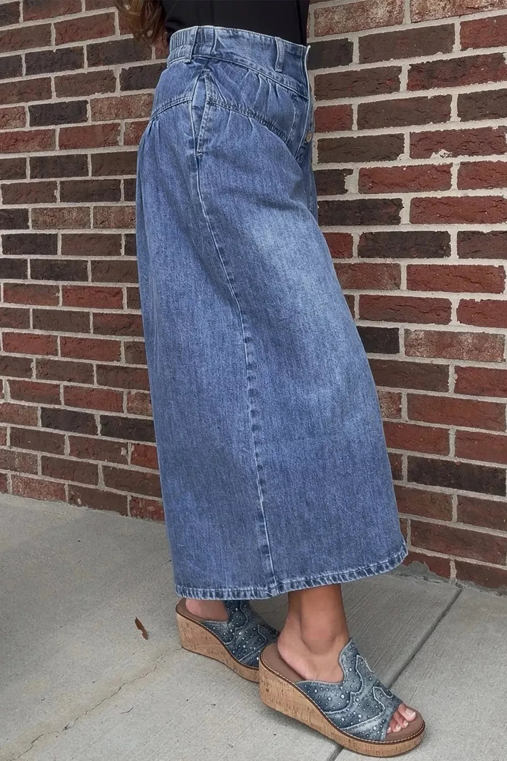 High-Waisted Wide Leg Jeans in Medium Wash