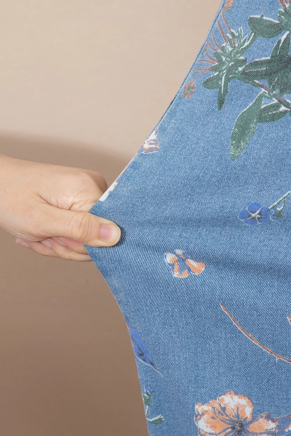 Floral Print Wide-Leg Jeans in Medium