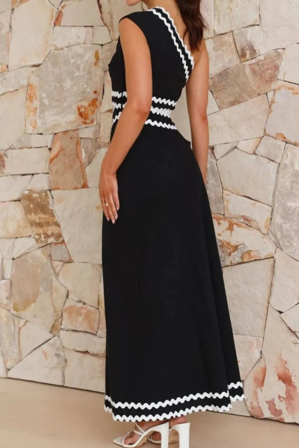 Cutout Single Shoulder Dress in Black