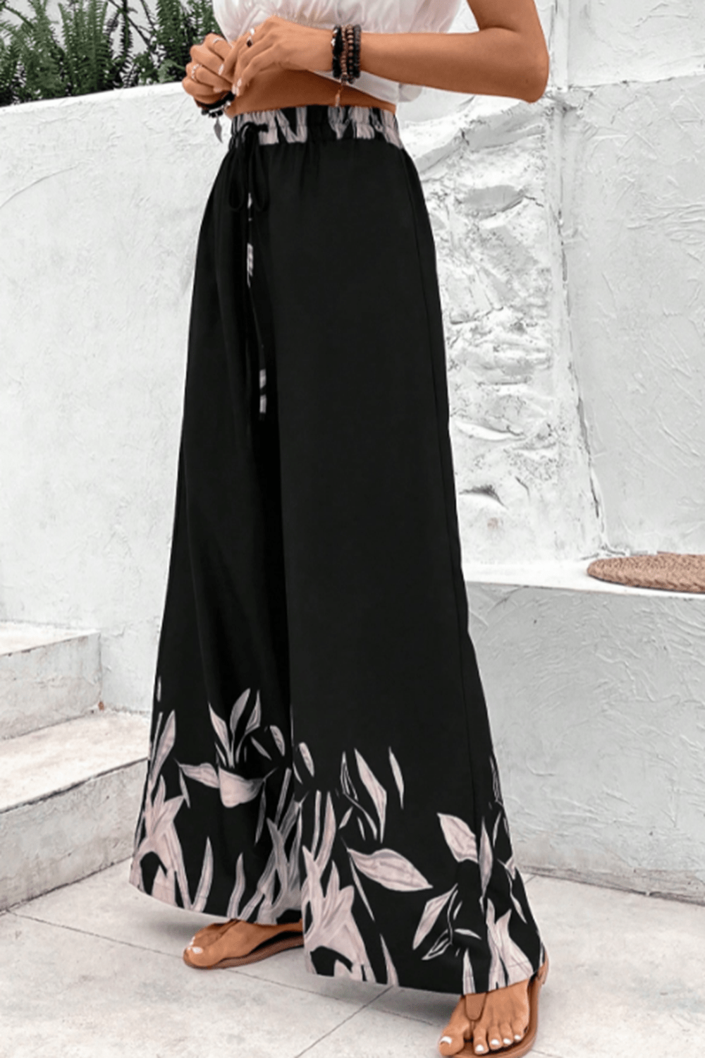 Drawstring High-Waist Relaxed Pants in Black