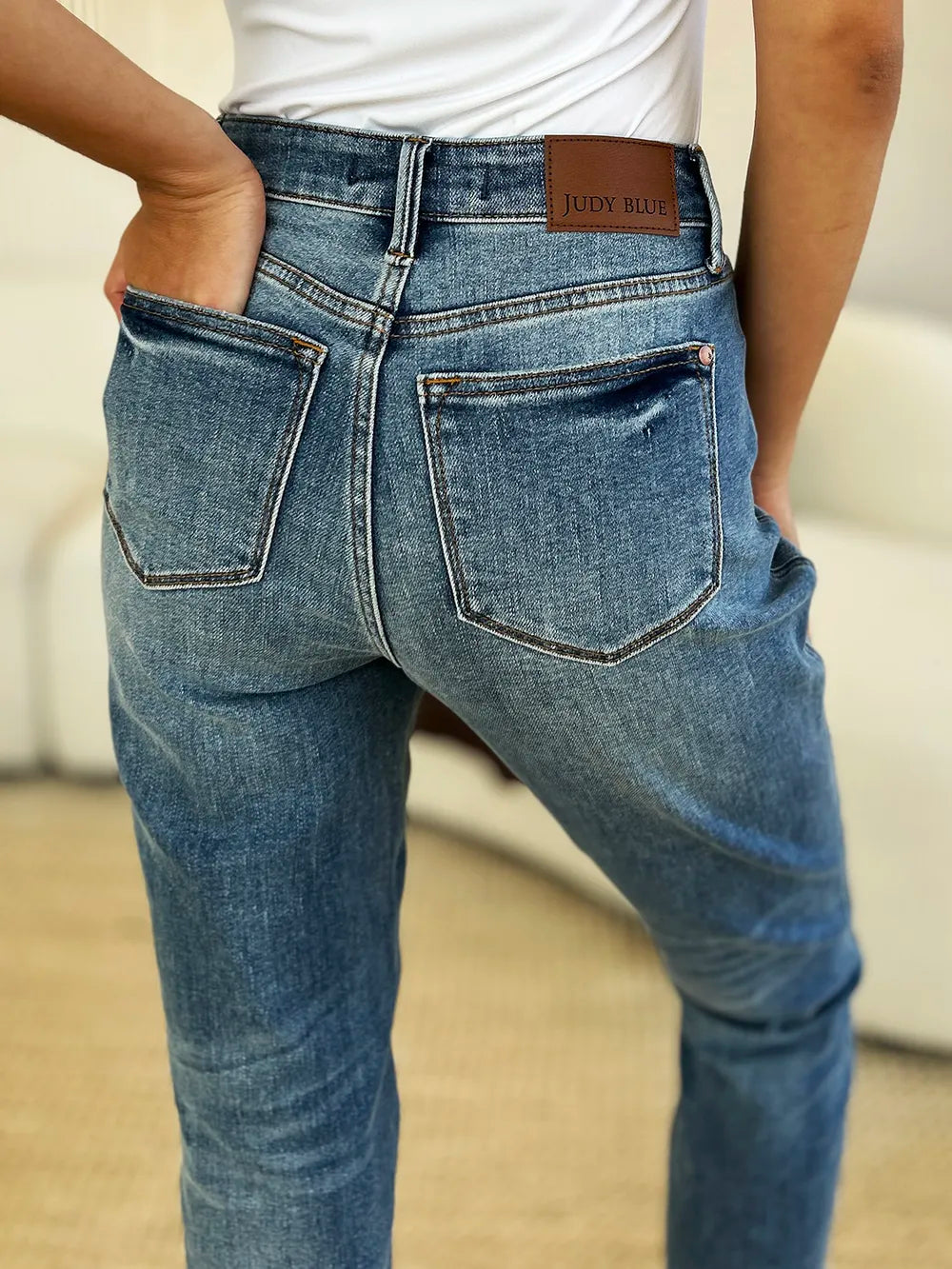 Judy Blue Mid Rise Magic Release Hem Jeans in Medium Wash