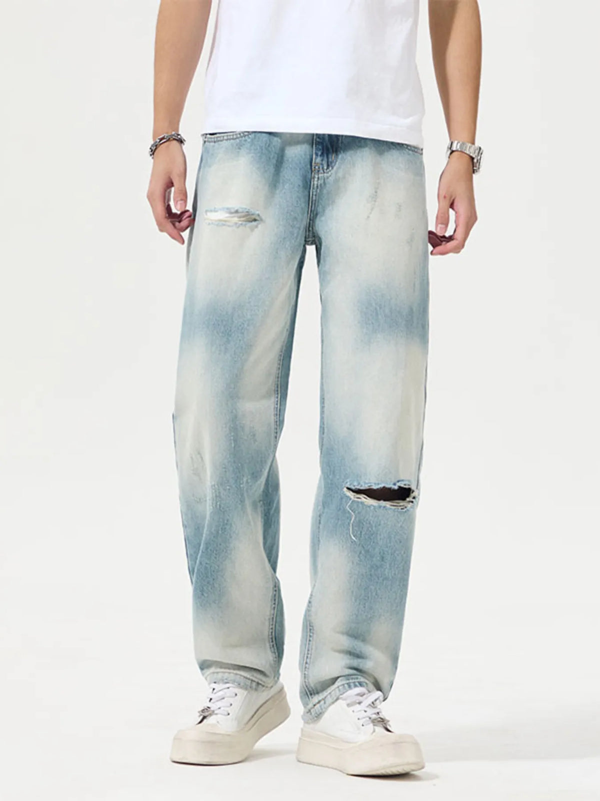 Distressed Relaxed-Fit Jeans in Light