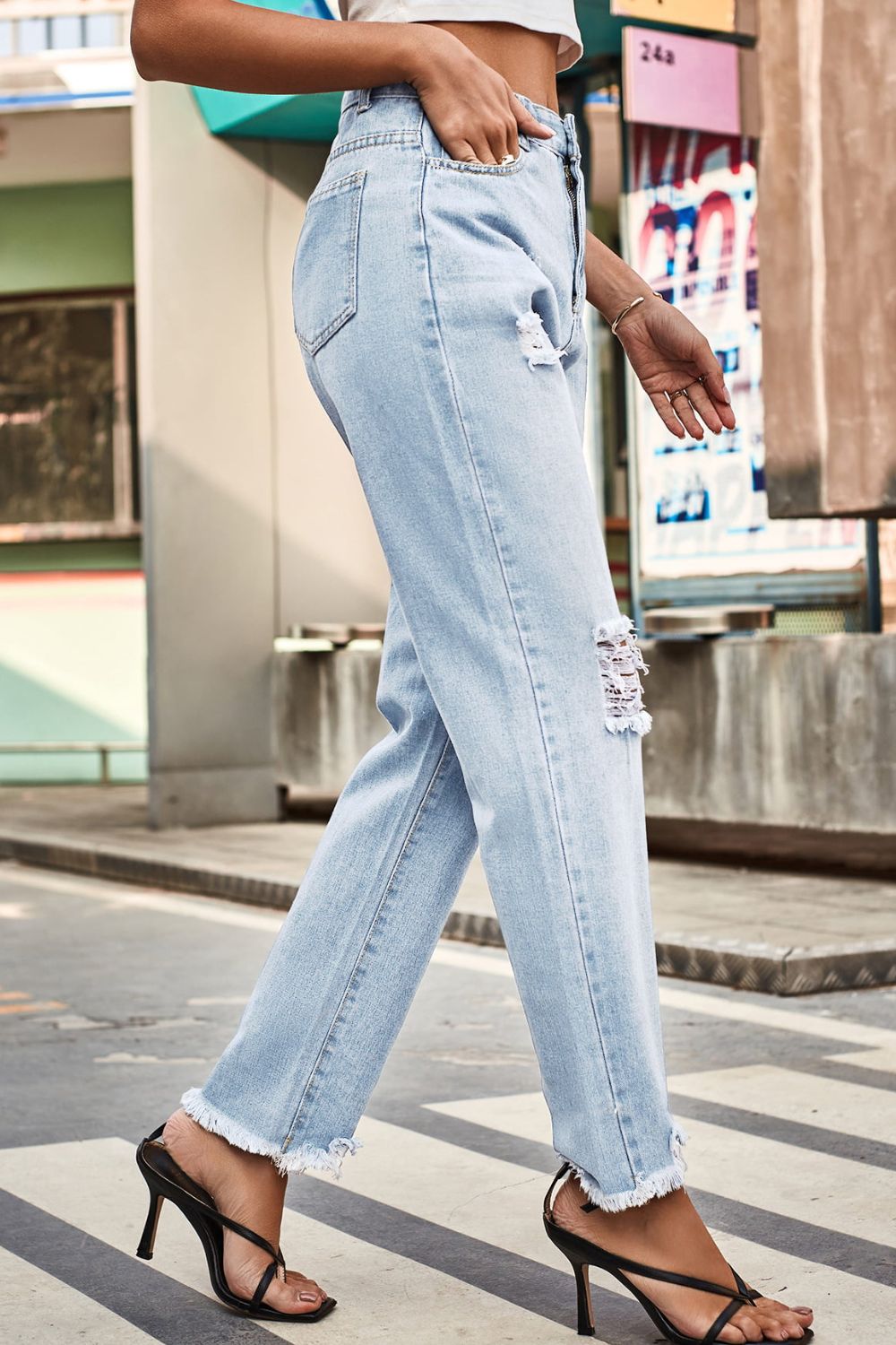 Distressed Loose Fit Denim Jeans by Manny