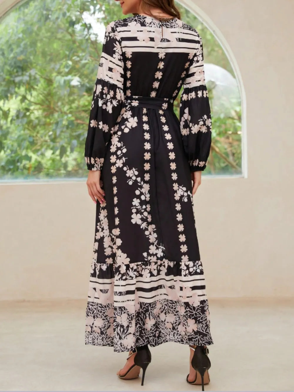 Round Neck Long Sleeve Maxi Dress in Black