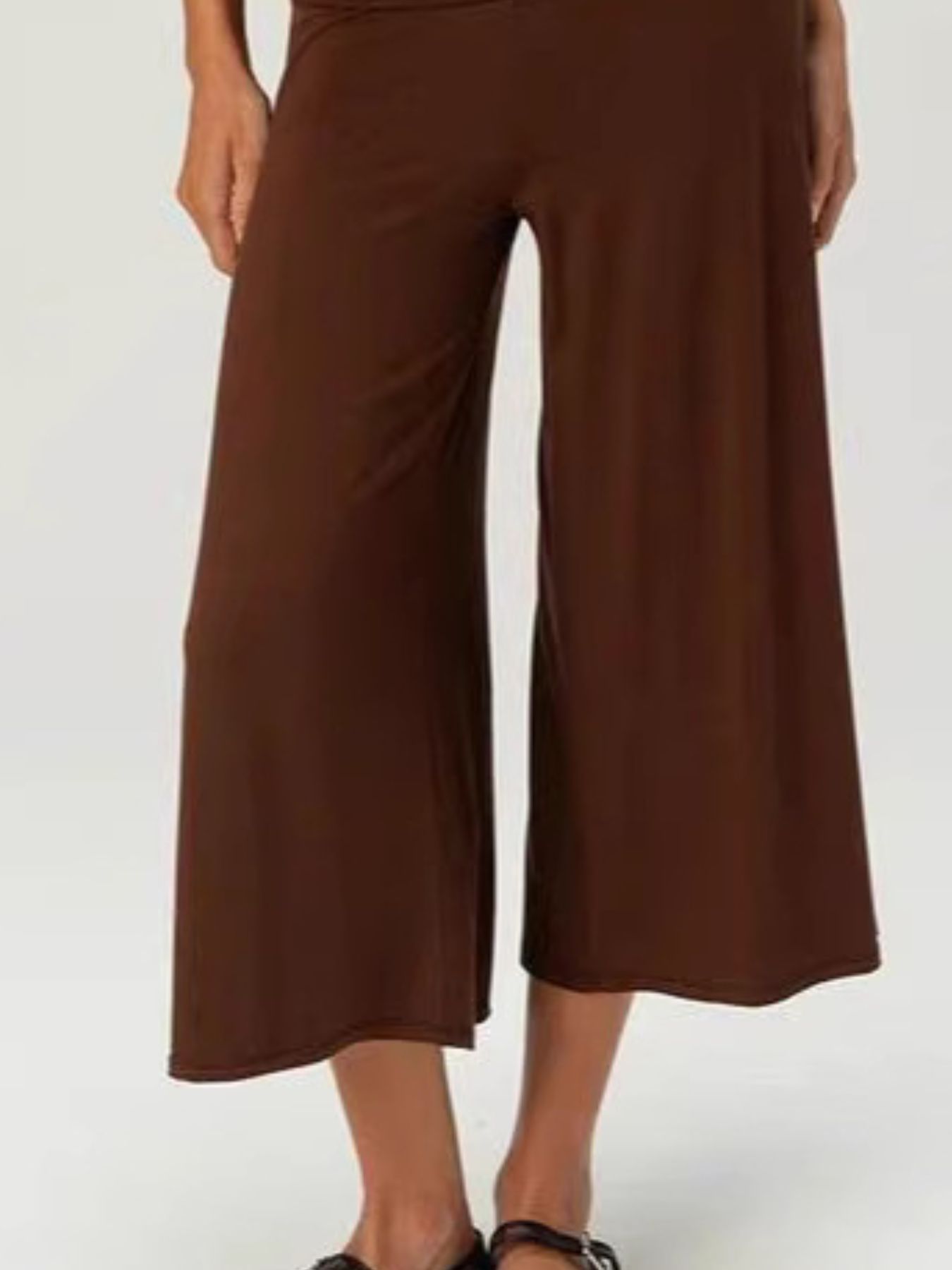 Wide-Leg Capri Pants by Yolan House