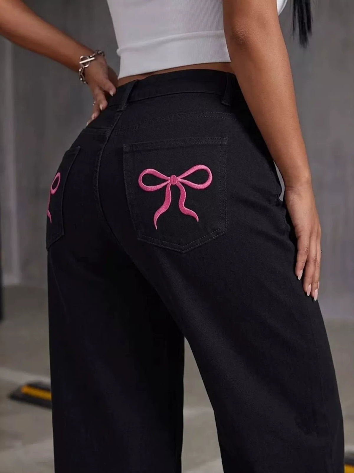 High-Waisted Wide-Leg Jeans in Black