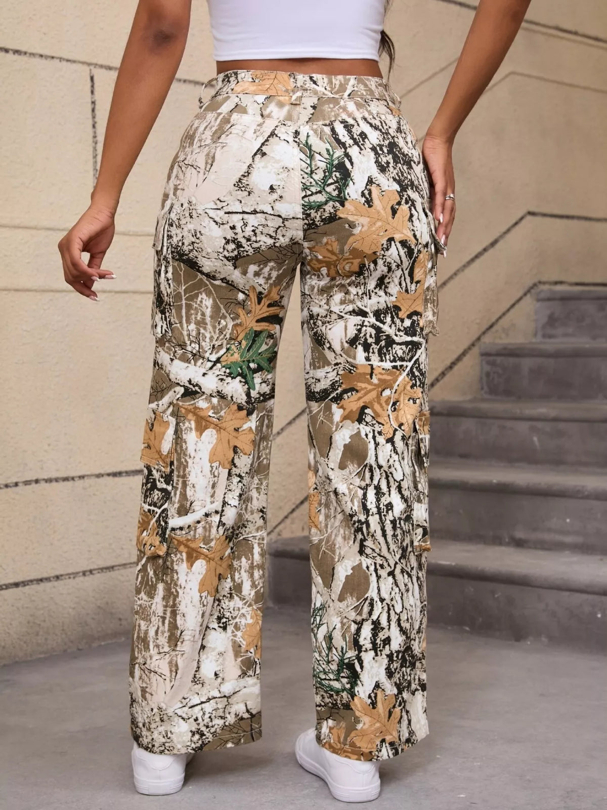 High-Waisted Camouflage Cargo Pants in Printed Color