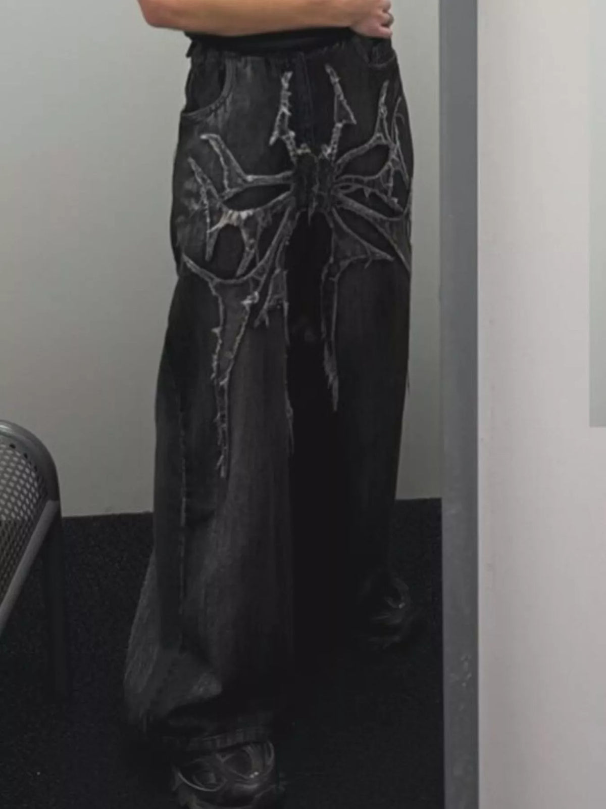 Wide-Leg Streetwear Jeans in Black and Gray