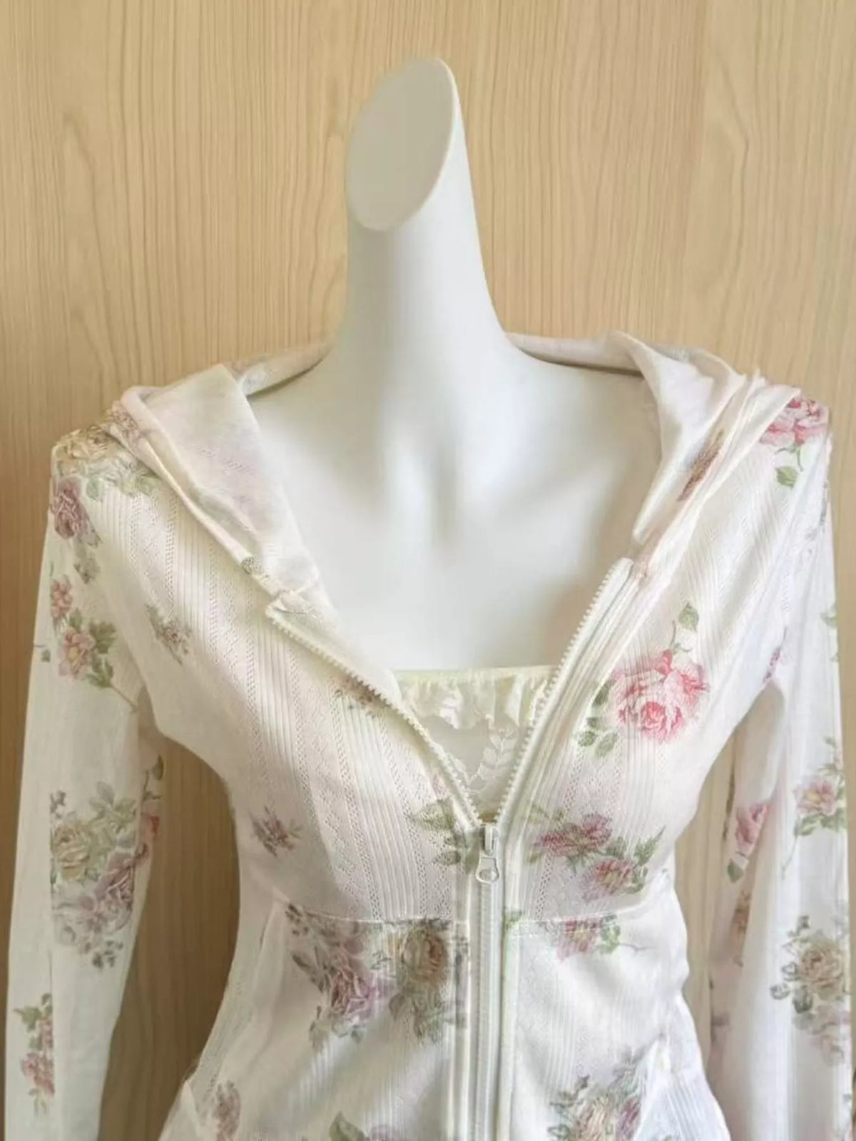 Vintage Floral Zip-Up Hoodie in White