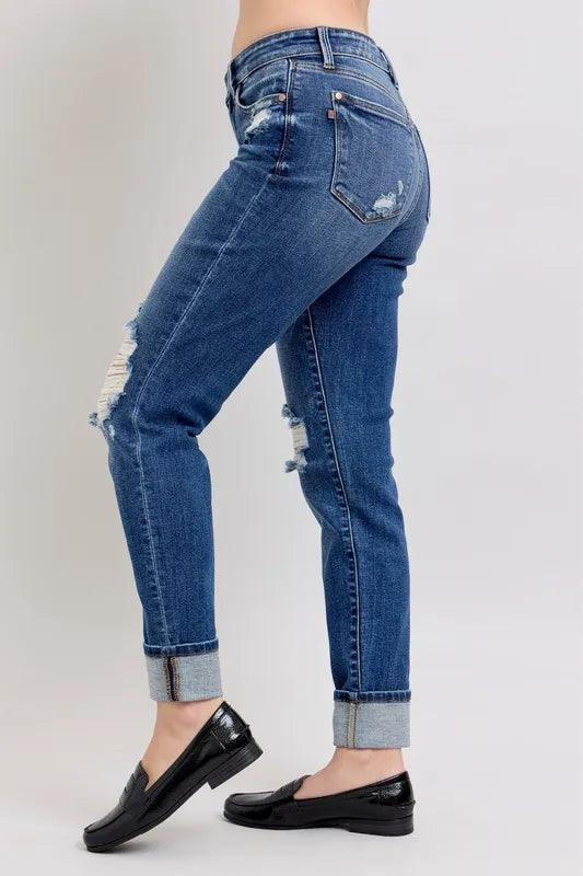 Judy Blue Distressed Boyfriend Jeans in Dark Wash in Dk