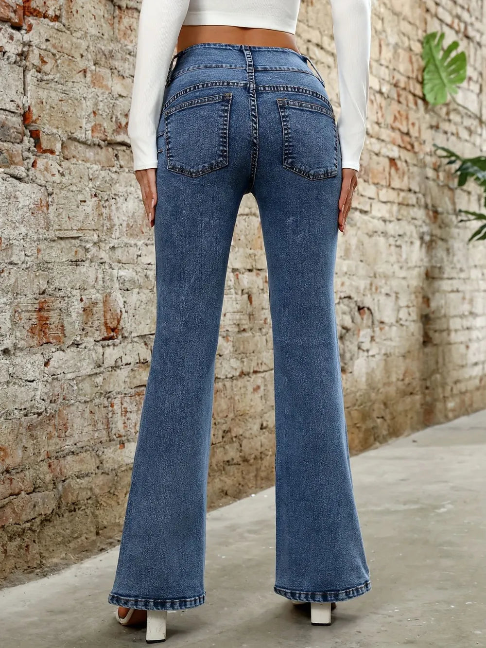 Bootcut Jeans in Medium Wash