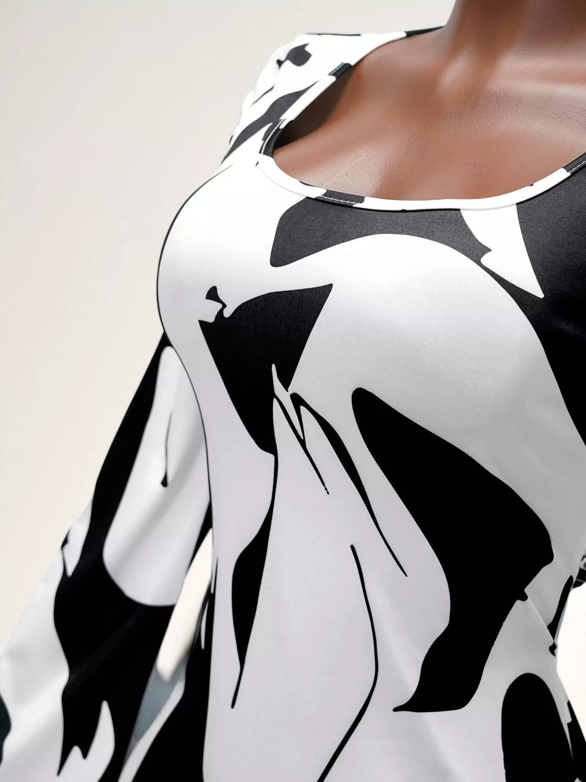 Abstract Print Long-Sleeve Maxi Dress in White Black