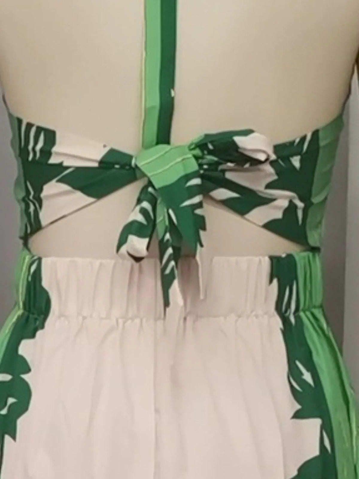 Halter Neck Leaf Print Maxi Dress in Green