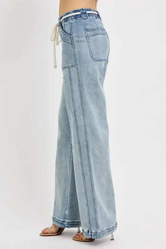 Risen Straight Leg Jeans with Pockets in Medium