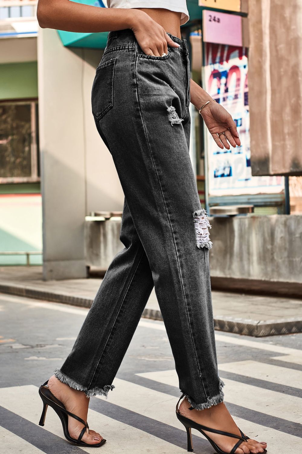 Distressed Loose Fit Denim Jeans by Manny