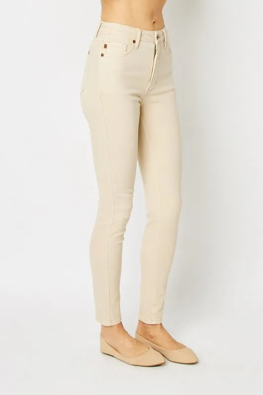 Judy Blue Garment Dyed Tummy Control Skinny Jeans in Bone