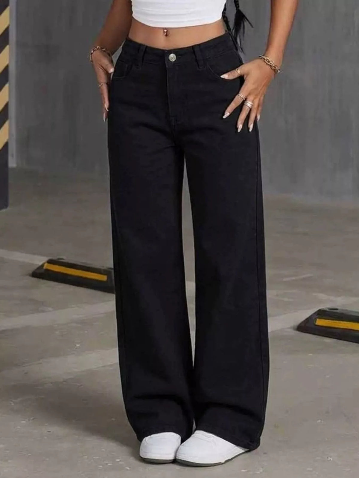 High-Waisted Wide-Leg Jeans in Black