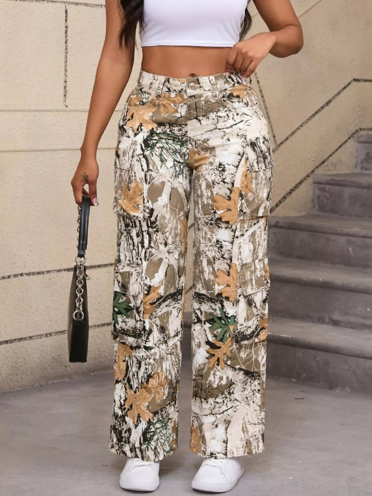 High-Waisted Camouflage Cargo Pants in Printed Color