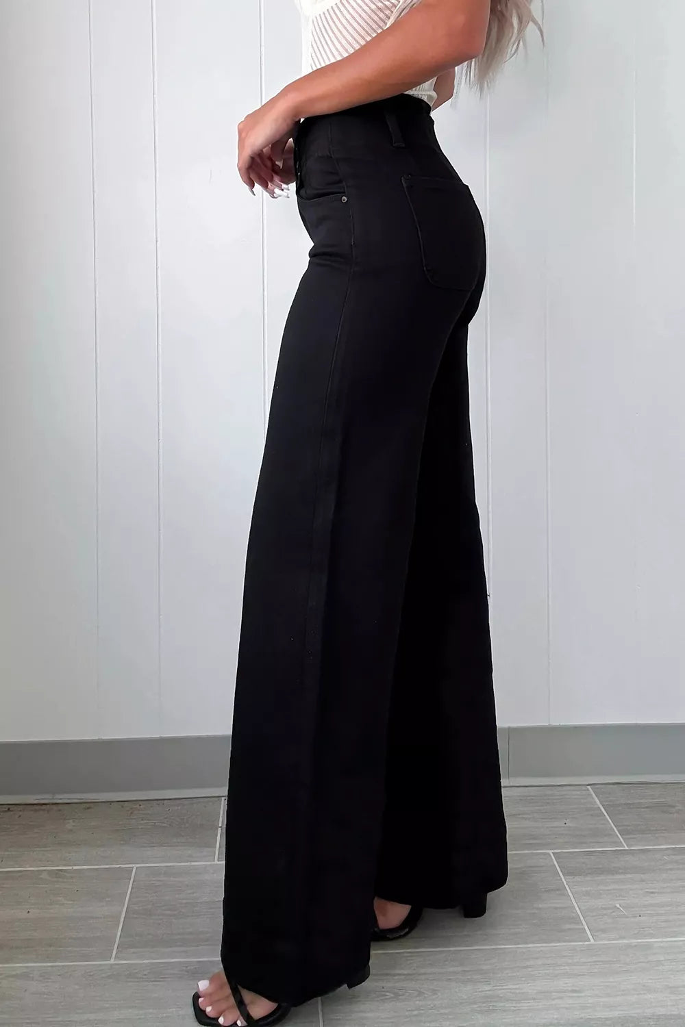 High-Waist Flared Jeans in Black