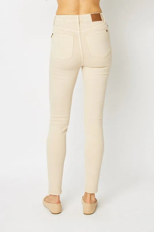 Judy Blue Garment Dyed Tummy Control Skinny Jeans in Bone