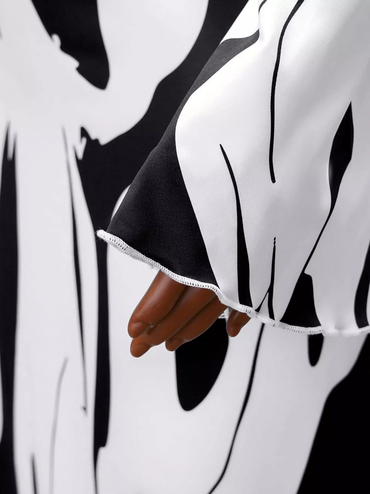 Abstract Print Long-Sleeve Maxi Dress in White Black