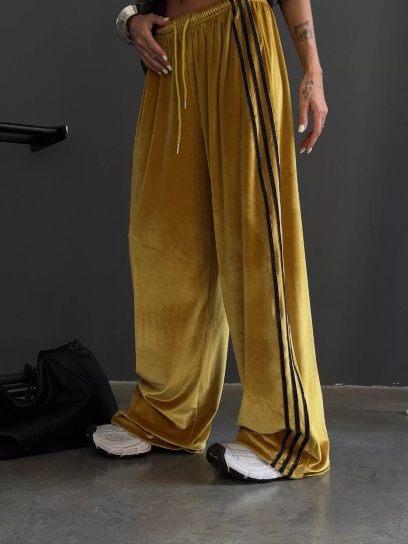 Contrast Stripe Wide-Leg Pants