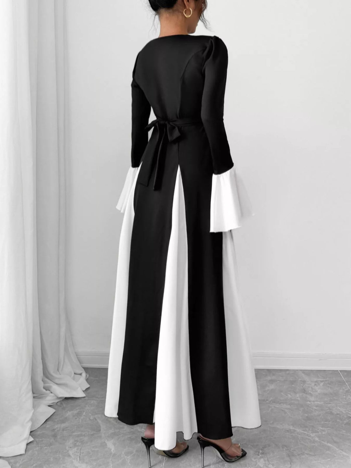 Contrast Round Neck Flare Sleeve Maxi Dress in Black