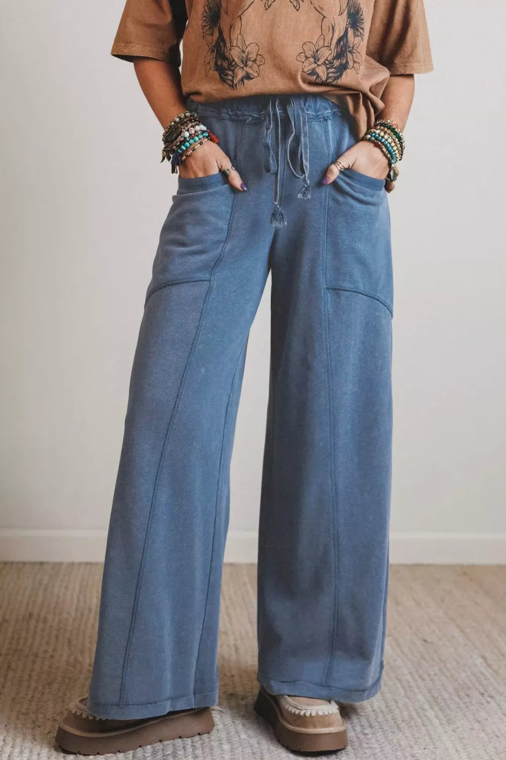 Relaxed Fit Drawstring Jeans in Medium Wash