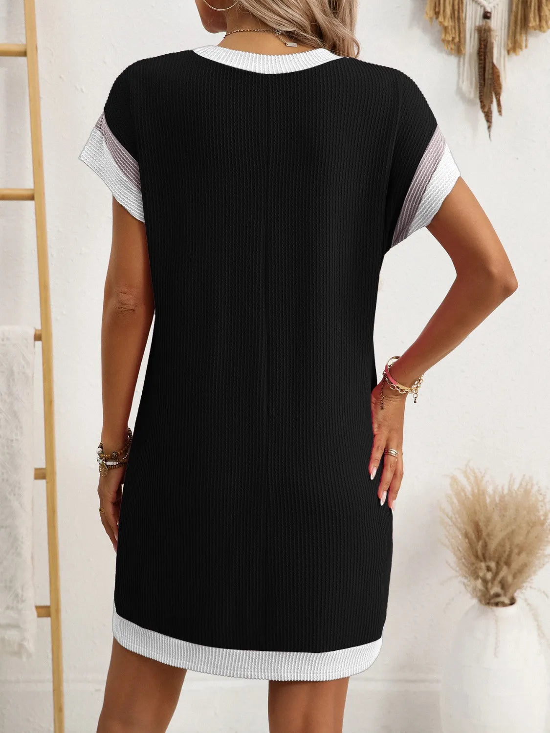 Round Neck Short Sleeve Mini Dress