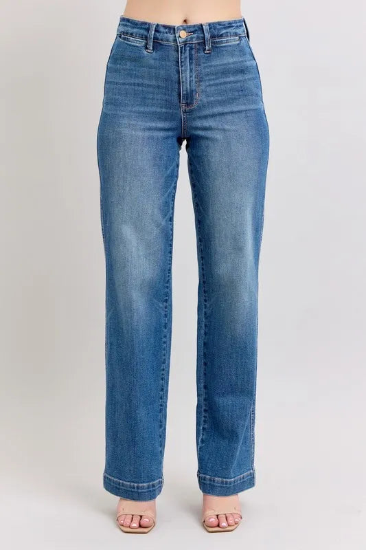 Judy Blue Contrast Thread Straight Jeans in Medium Wash in Md