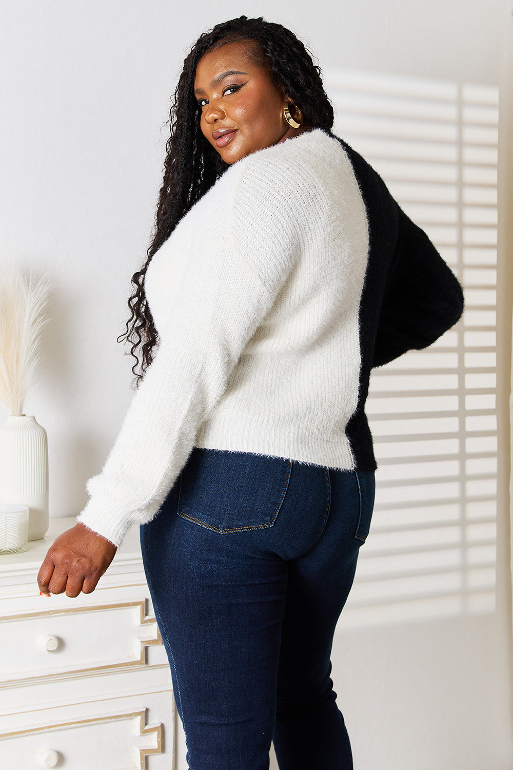 Contrast Button-Front V-Neck Cardigan in Black