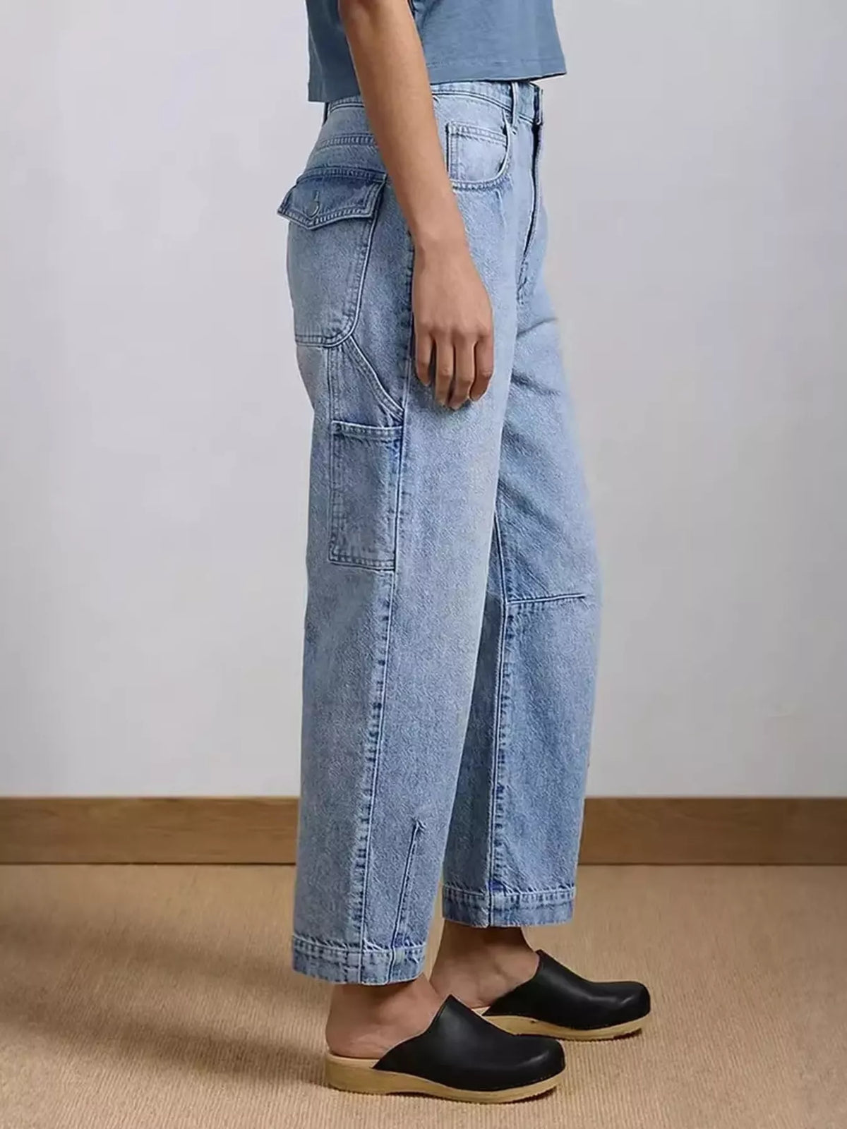 Button-Front Wide Leg Jeans in Blue