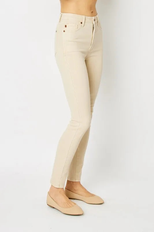 Judy Blue Garment Dyed Tummy Control Skinny Jeans in Bone