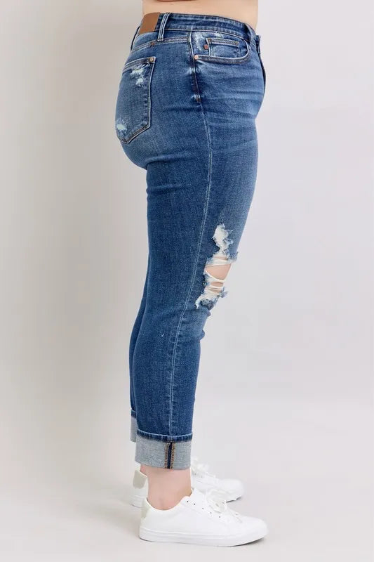 Judy Blue Distressed Boyfriend Jeans in Dark Wash in Dk