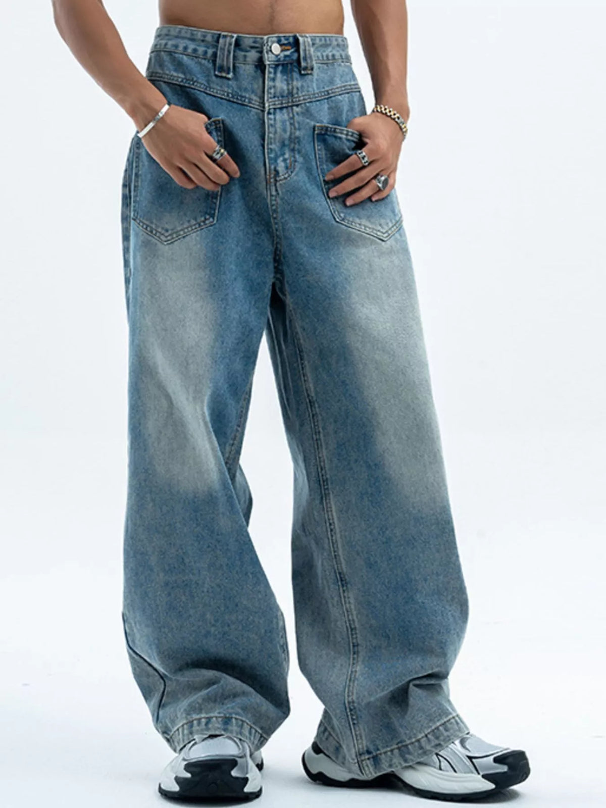Distressed Vintage Wash Wide Leg Jeans in Blue