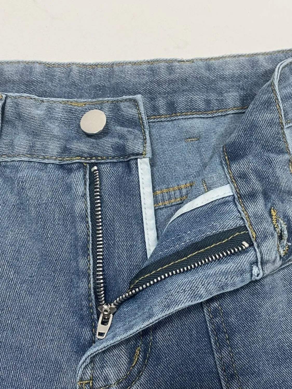 Distressed Jeans in Light Wash