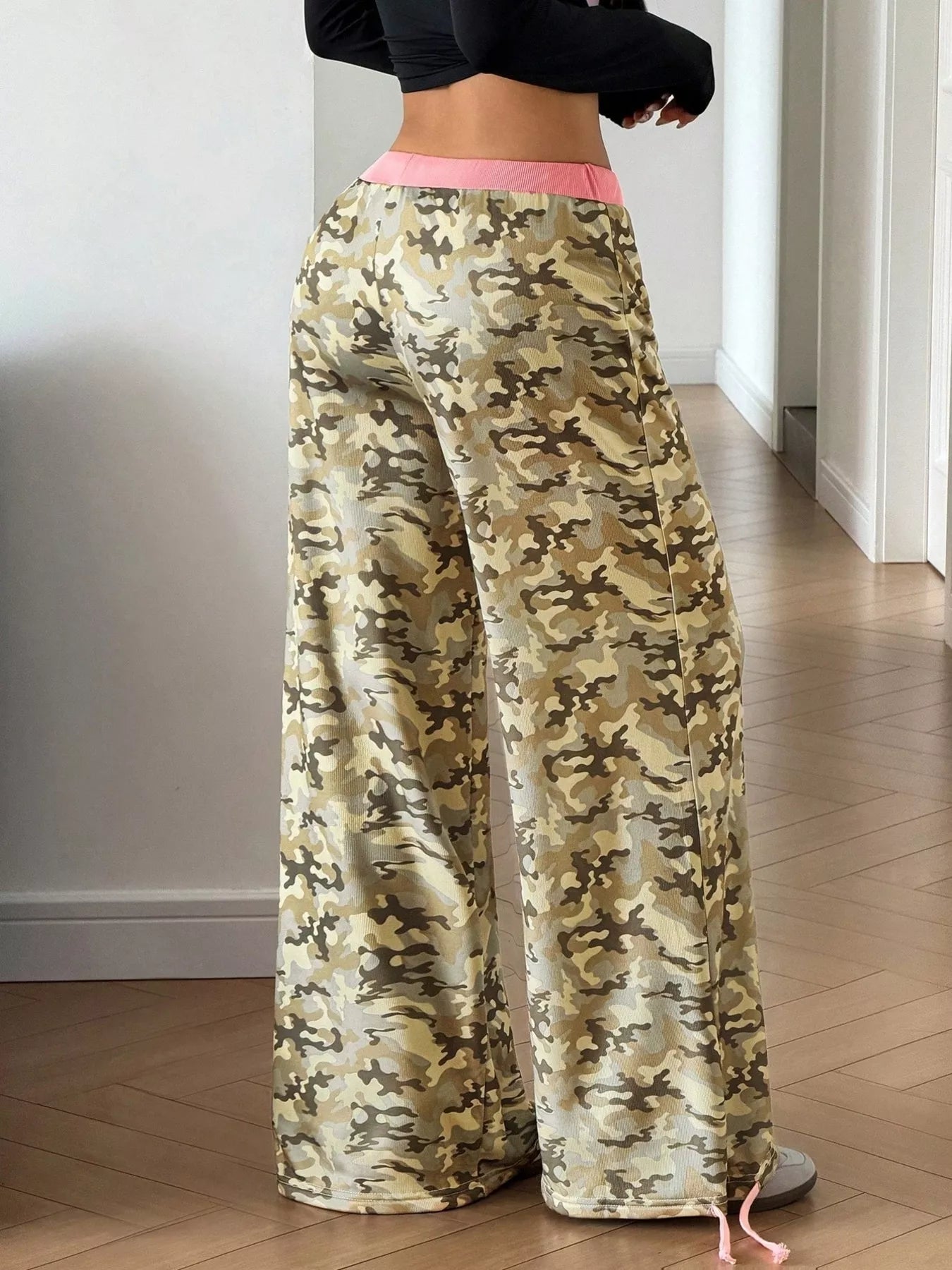 Camouflage Wide-Leg Sweatpants in Army Green