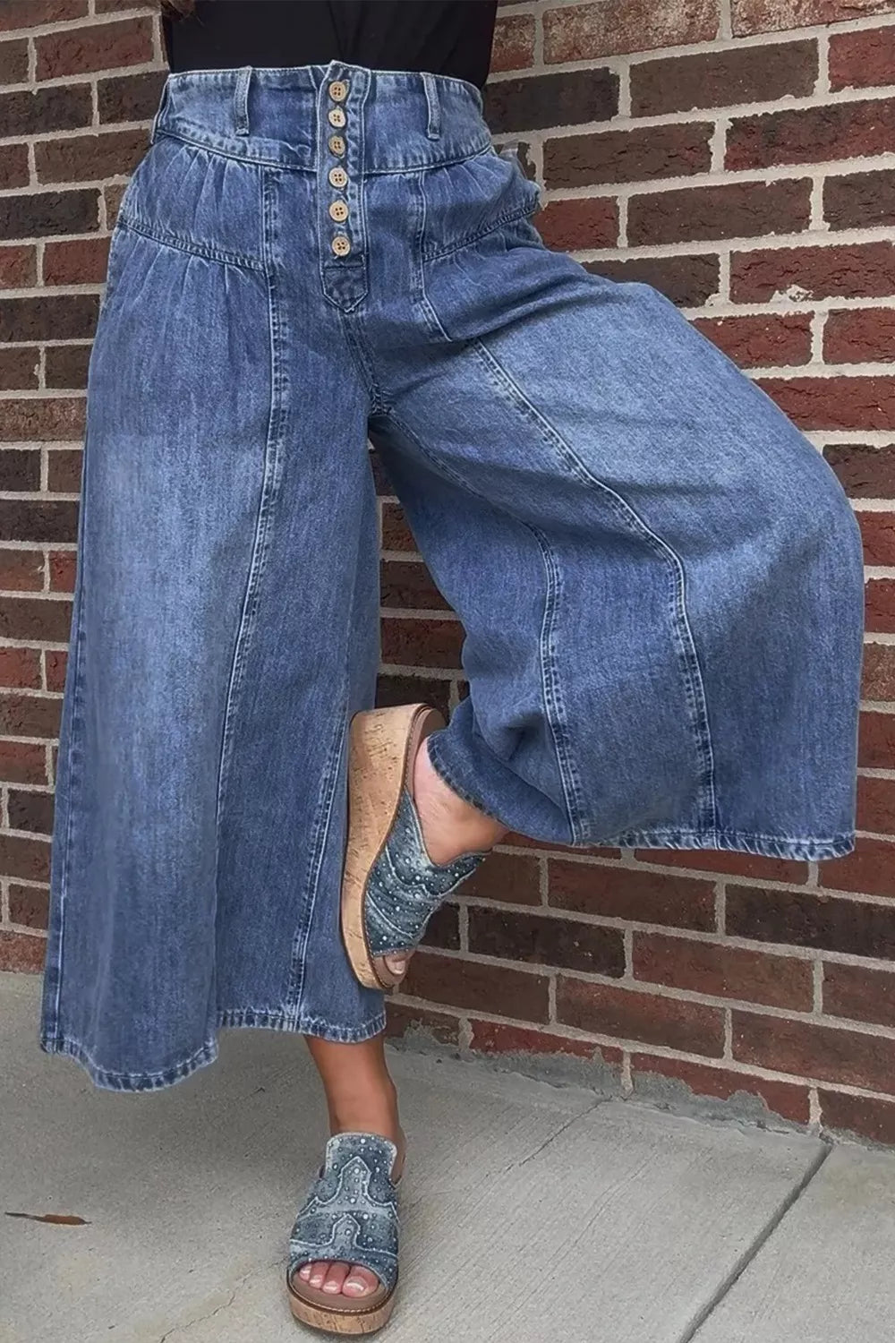 High-Waisted Wide Leg Jeans in Medium Wash