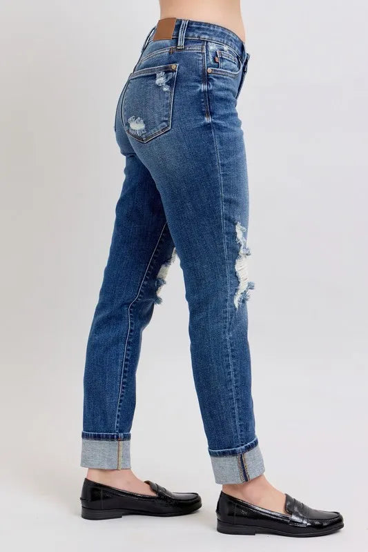 Judy Blue Distressed Boyfriend Jeans in Dark Wash in Dk