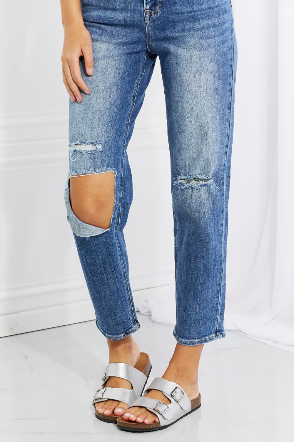 Risen Emily High Rise Relaxed Jeans in Dark