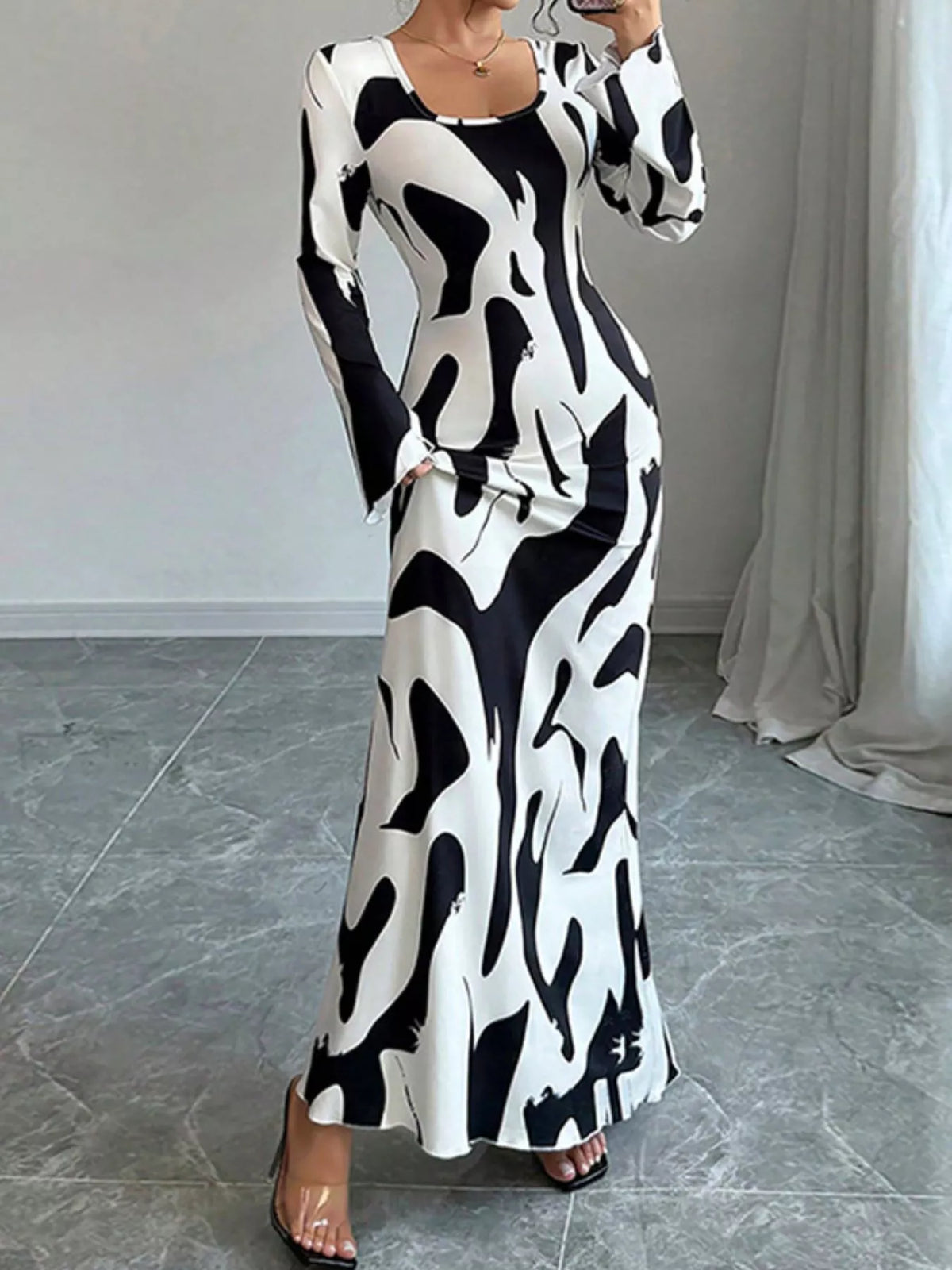 Abstract Print Long-Sleeve Maxi Dress in White Black