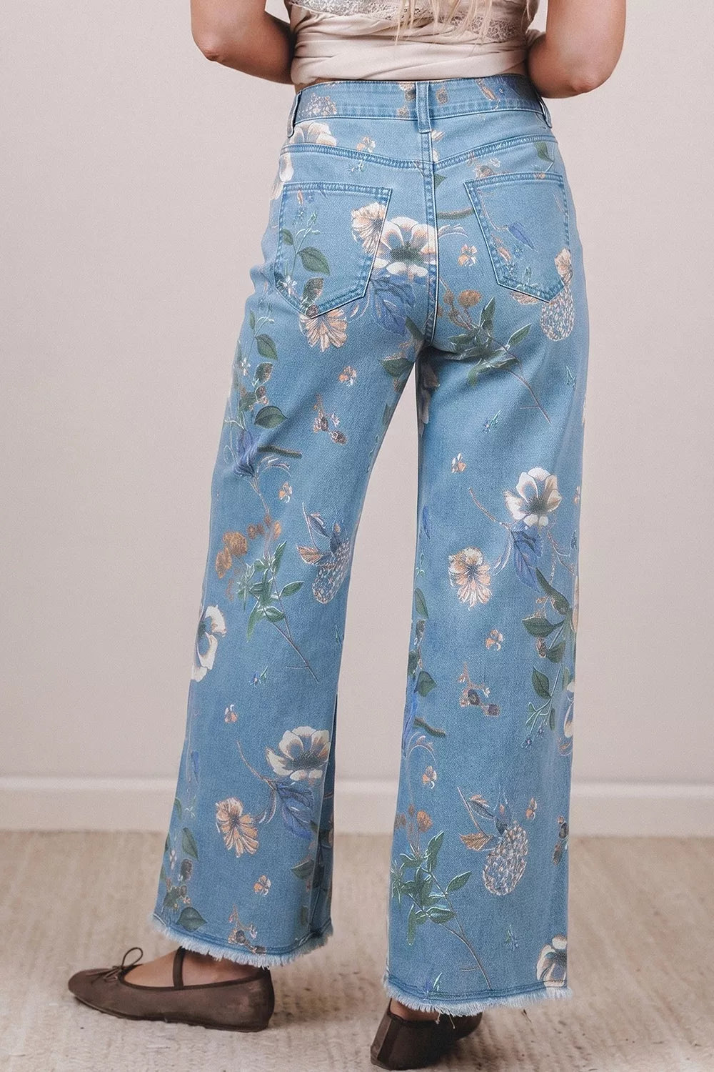Floral Print Wide-Leg Jeans in Medium