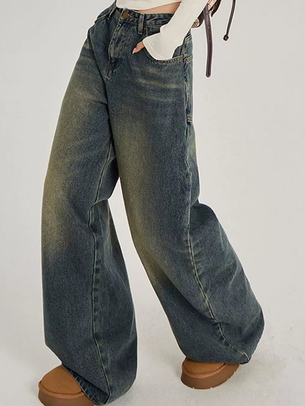 High-Waisted Wide Leg Jeans in Vintage Blue