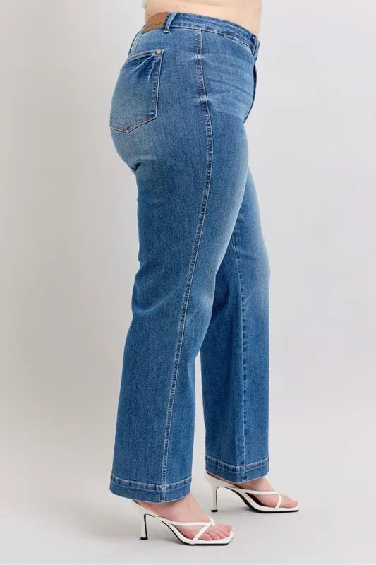 Judy Blue Contrast Thread Straight Jeans in Medium Wash in Md