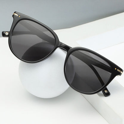 Ilussa Lightweight Sunglasses in black and blush