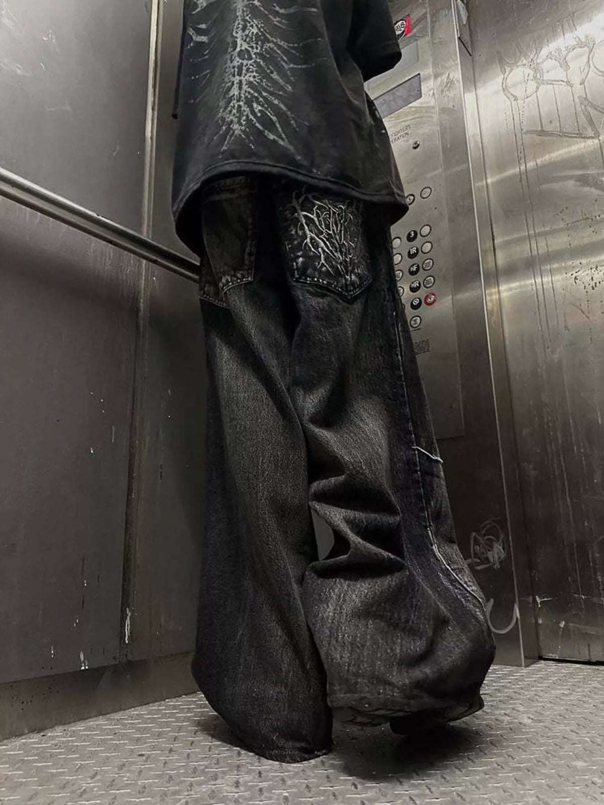 Wide-Leg Streetwear Jeans in Black and Gray
