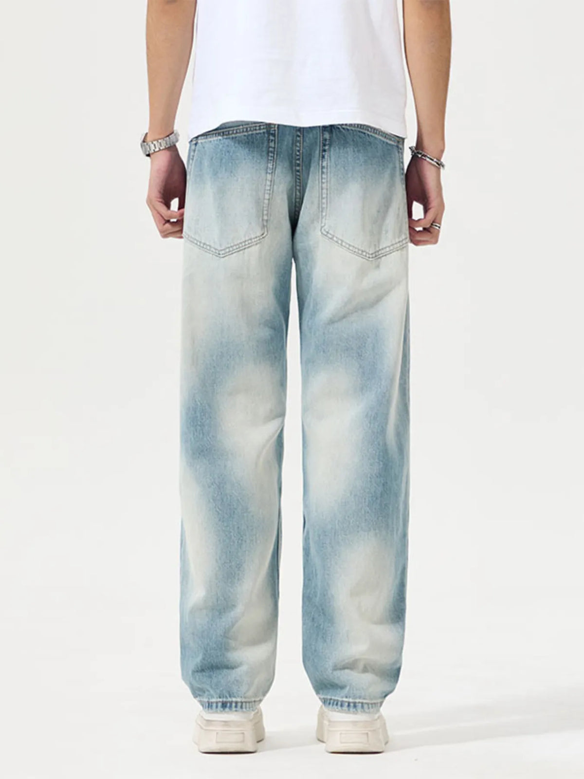 Distressed Relaxed-Fit Jeans in Light