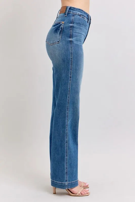 Judy Blue Contrast Thread Straight Jeans in Medium Wash in Md